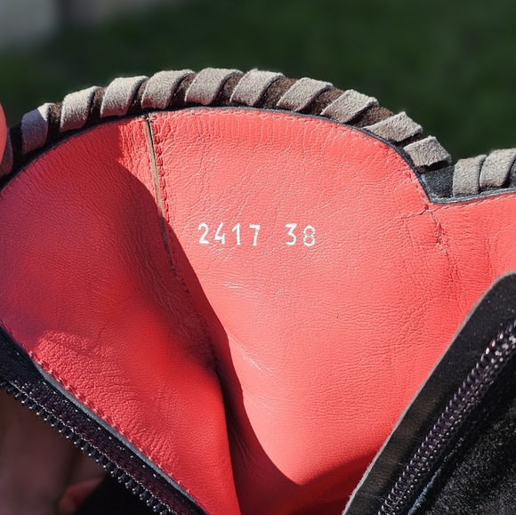 Pas De Rouge suede ankle boots - Picture 7 of 10